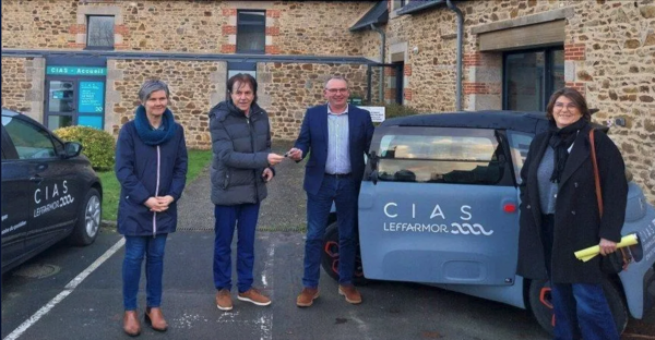 Le CIAS acquiert, avec le soutien du Département des Côtes d’Armor, deux véhicules de service pour son service d’aide à domicile
